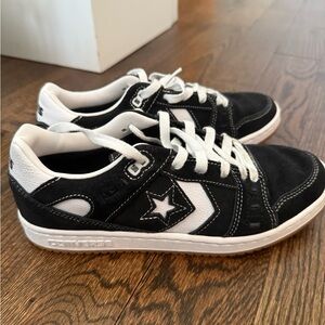 Unisex Converse 	
AS-1 Pro
Style: A04144C_065
Women’s Size 8
Men’s Size 6.5